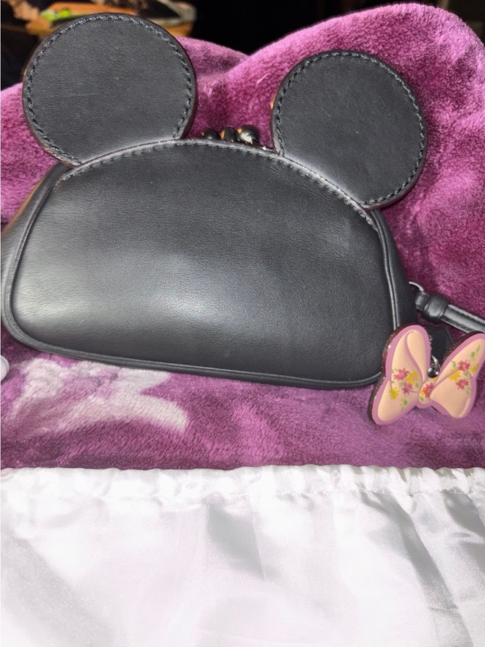 Coach collectors Black mickey Shaped kiss lock beautiful brand new